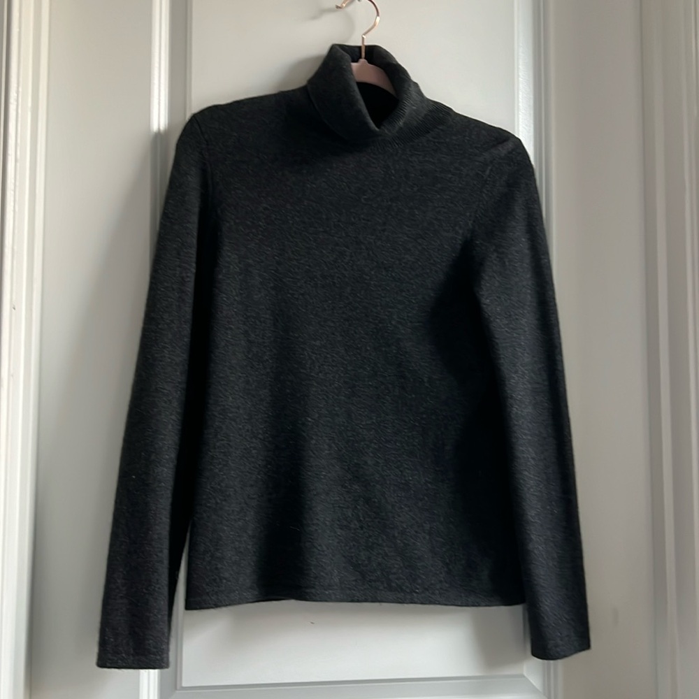 Saks fifth Avenue medium 100% cashmere grade charcoal turtleneck.